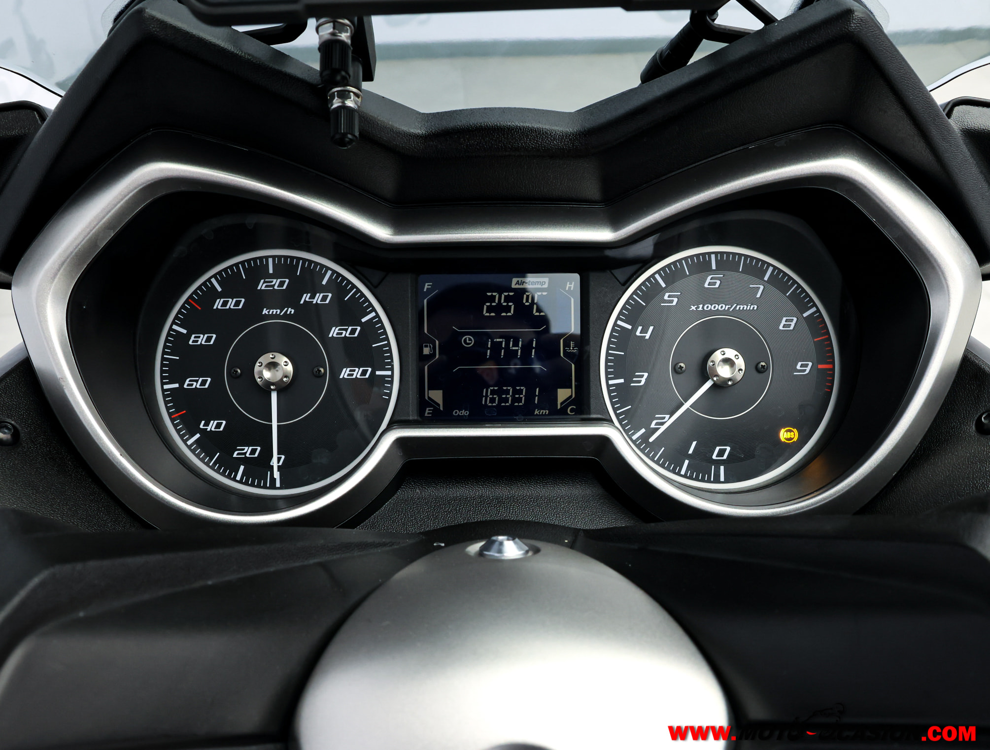 YAMAHA X-MAX 400 -APTA A2- a)