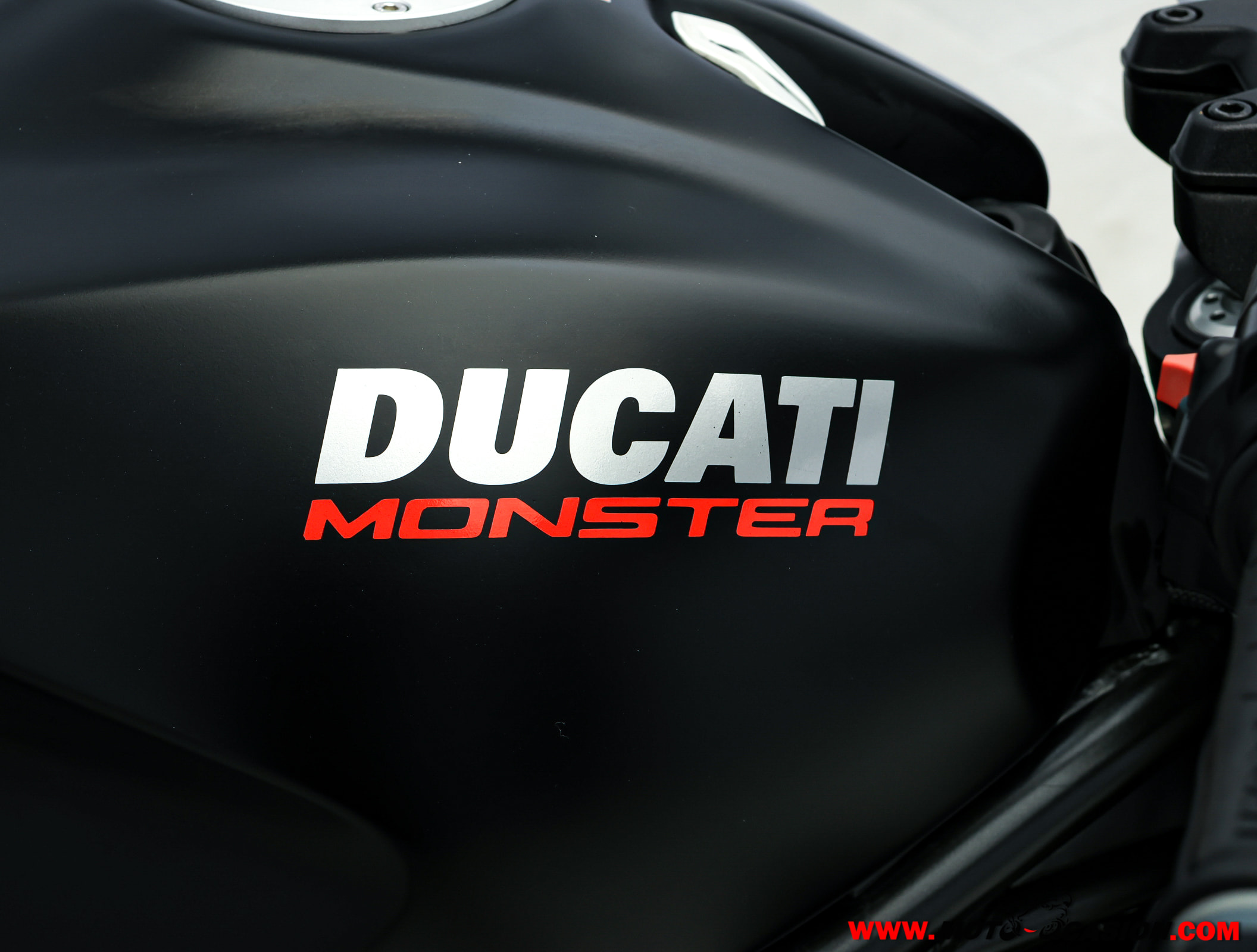 DUCATI MONSTER 821