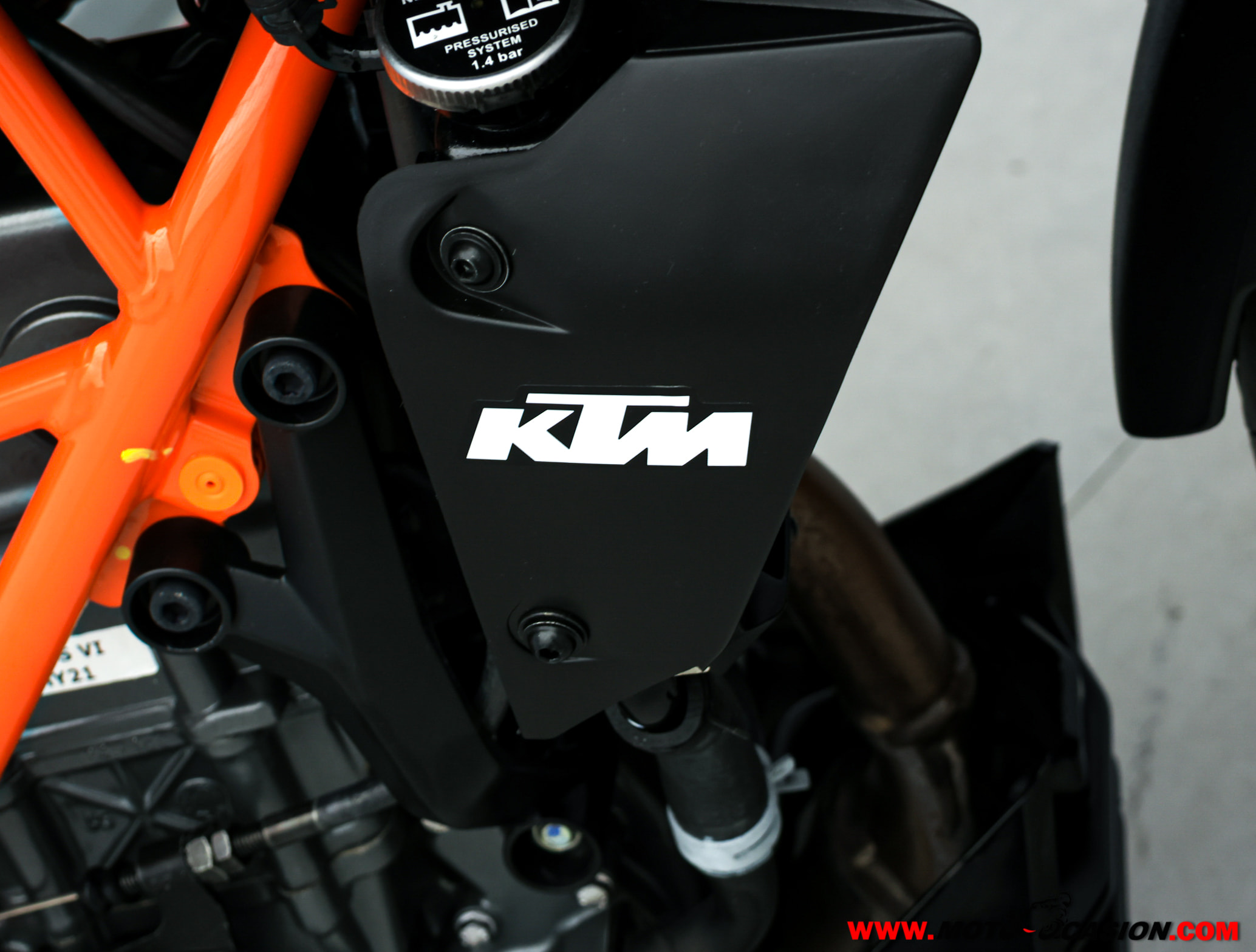 KTM 125 DUKE -APTA B Y A1-