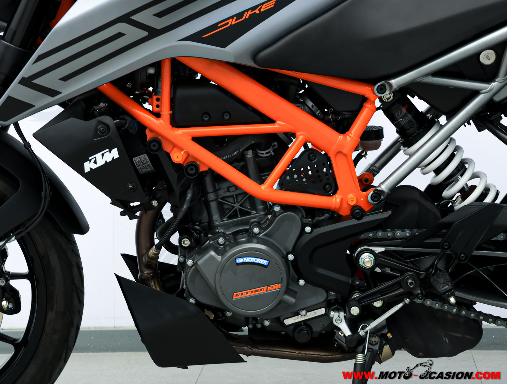 KTM 125 DUKE -APTA B Y A1-