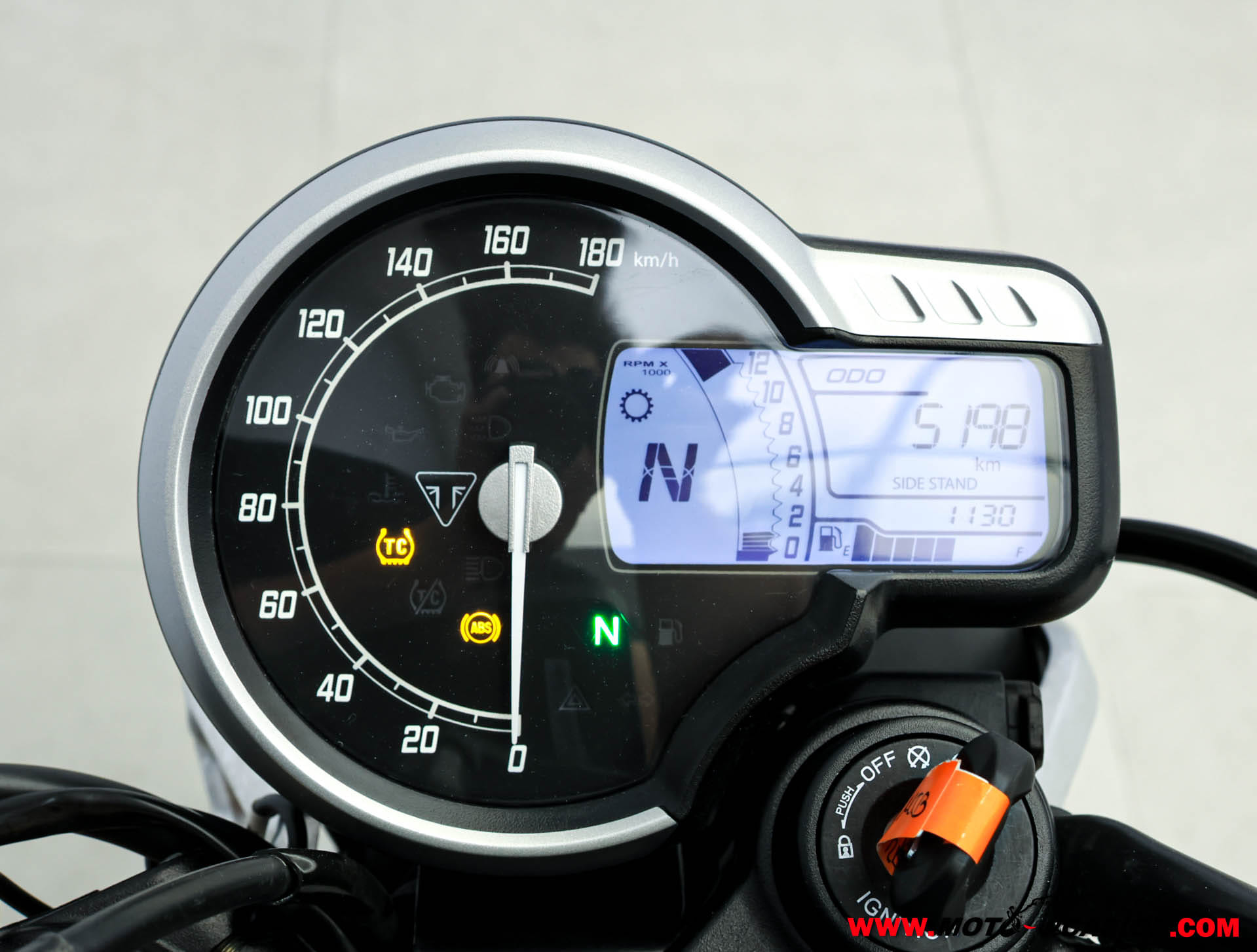 TRIUMPH SPEED 400 -APTA A2- GARANTÍA OFICIAL (copia)