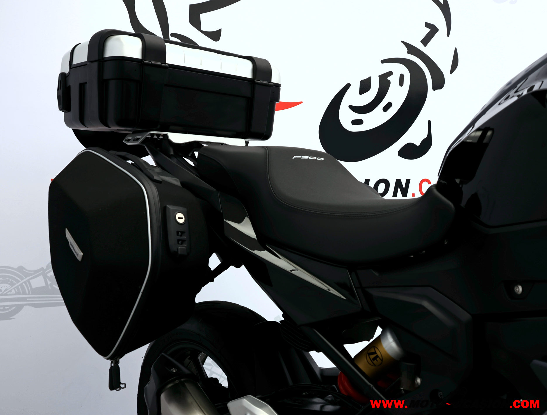 BMW F 900 XR TRIPLE BLACK -A2- GARNT