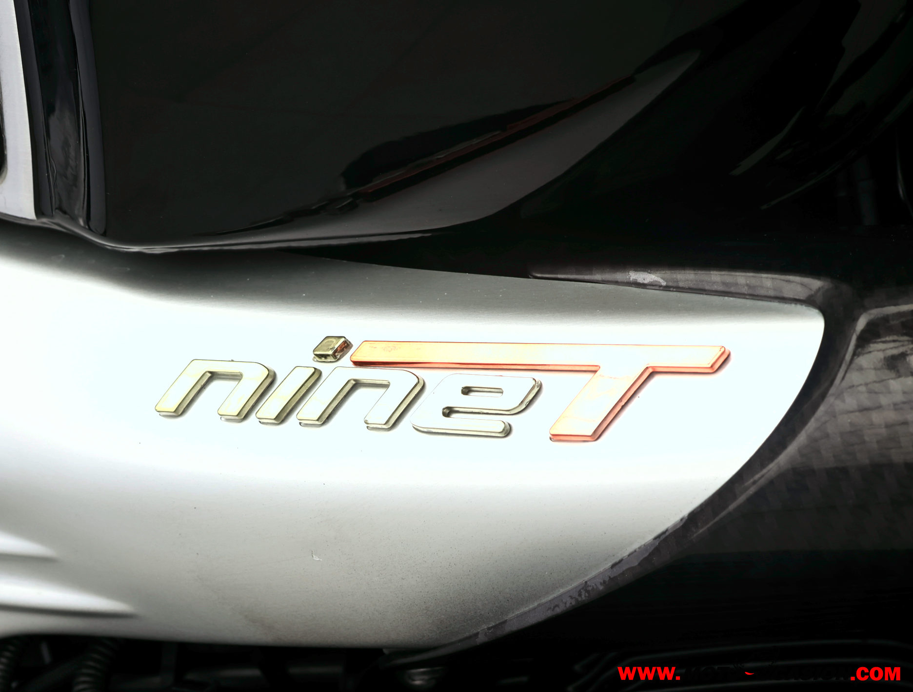 BMW R NINE T