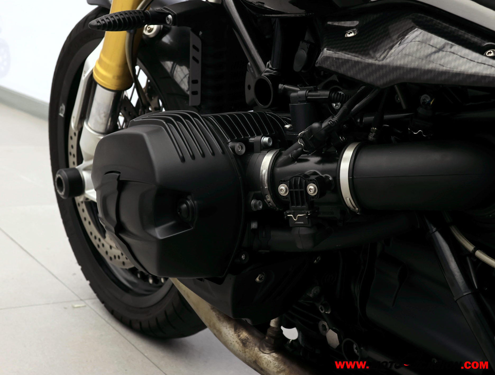 BMW R NINE T