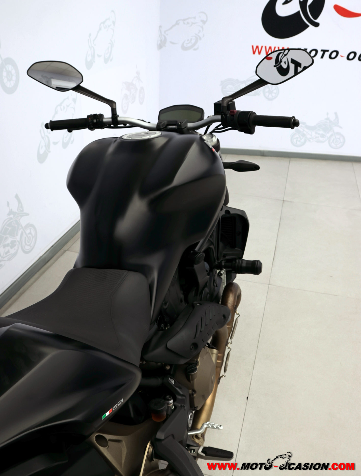 DUCATI MONSTER 821 DARK (copia)