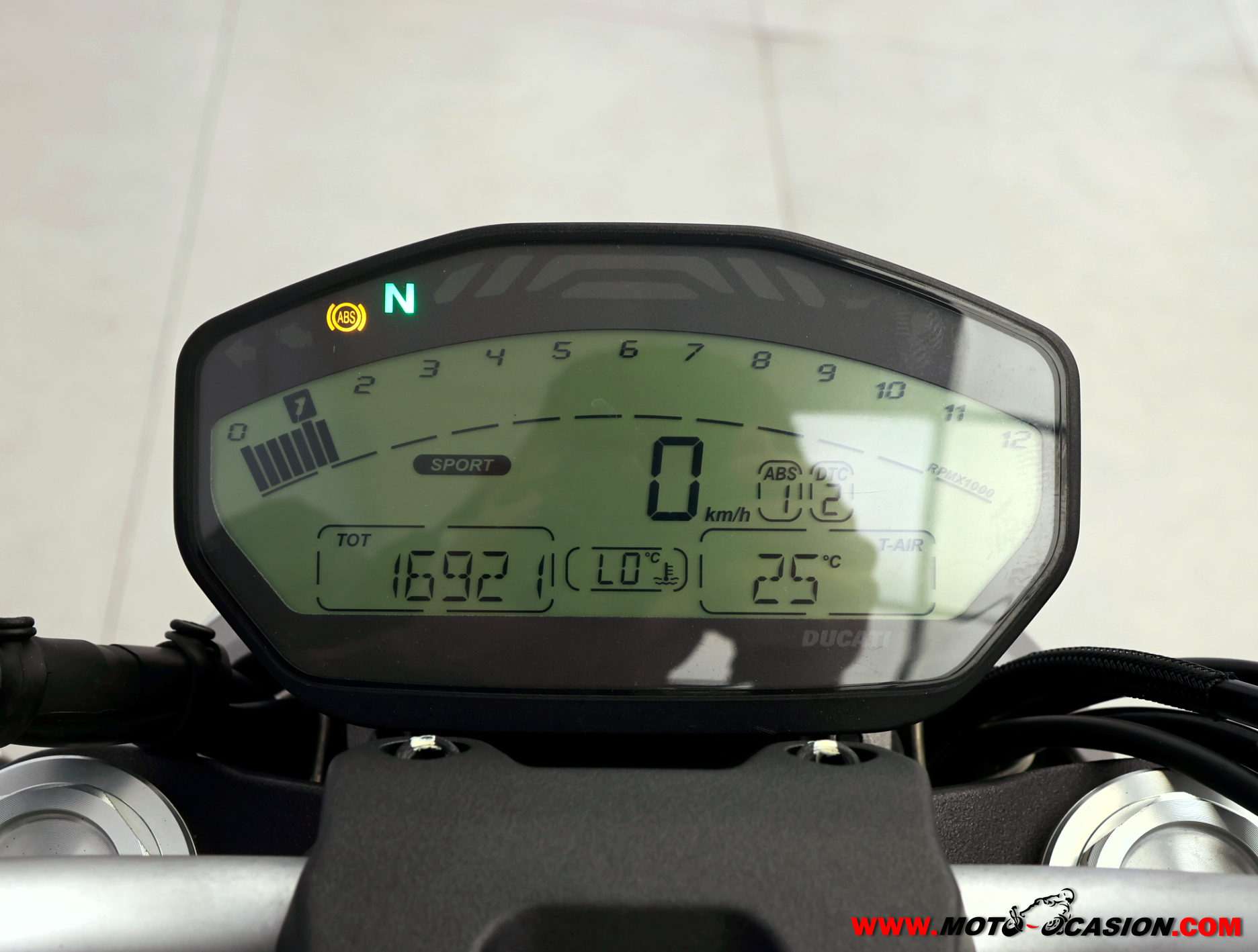 DUCATI MONSTER 821 DARK (copia)