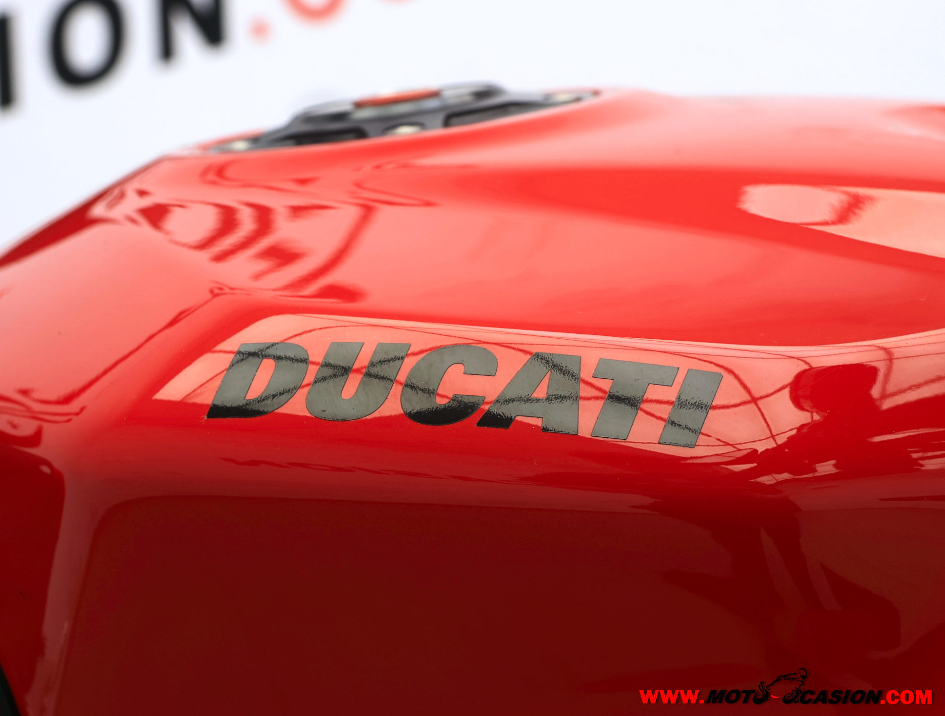 DUCATI STREETFIGHTER V2