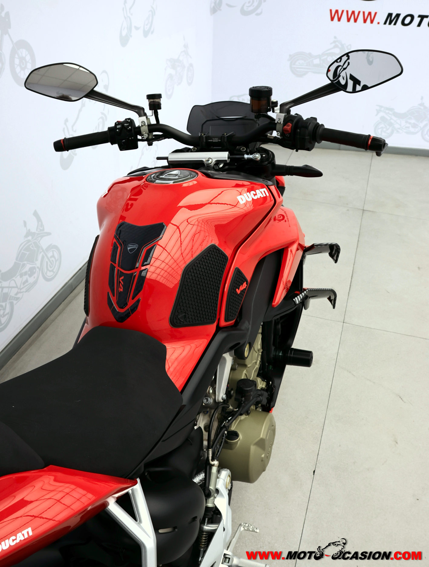 DUCATI STREETFIGHTER V4