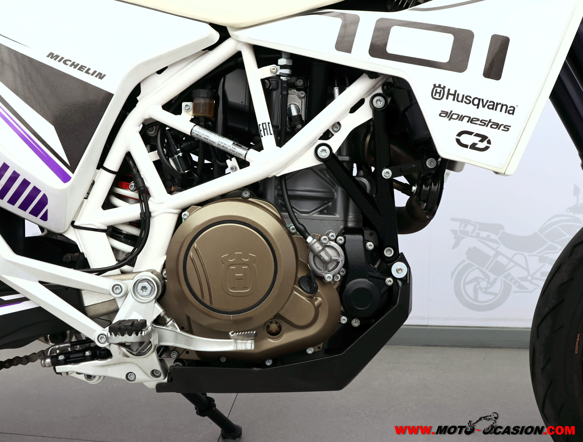 HUSQVARNA 701 SUPERMOTO -A2-