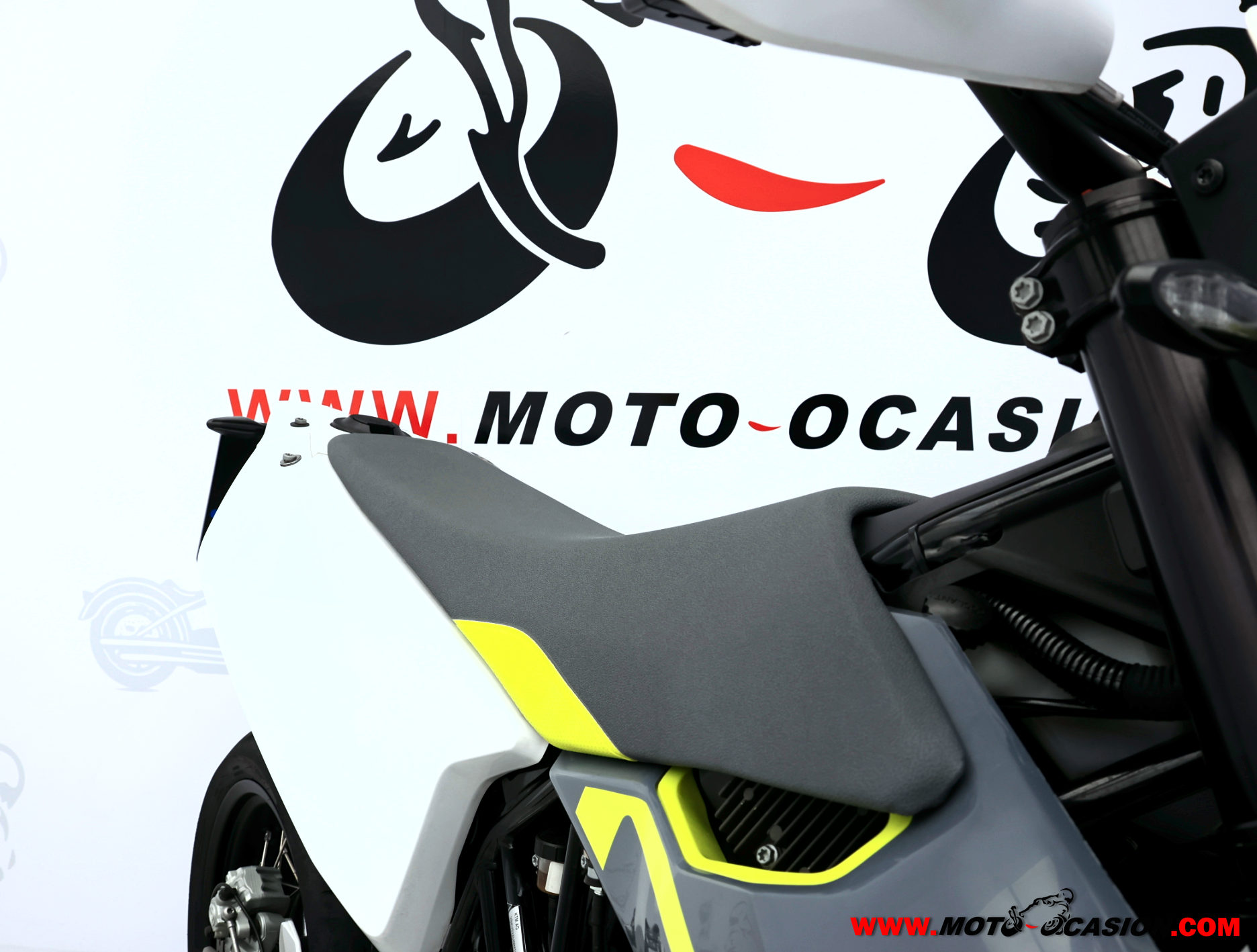 HUSQVARNA 701 SUPERMOTO ¿A2?
