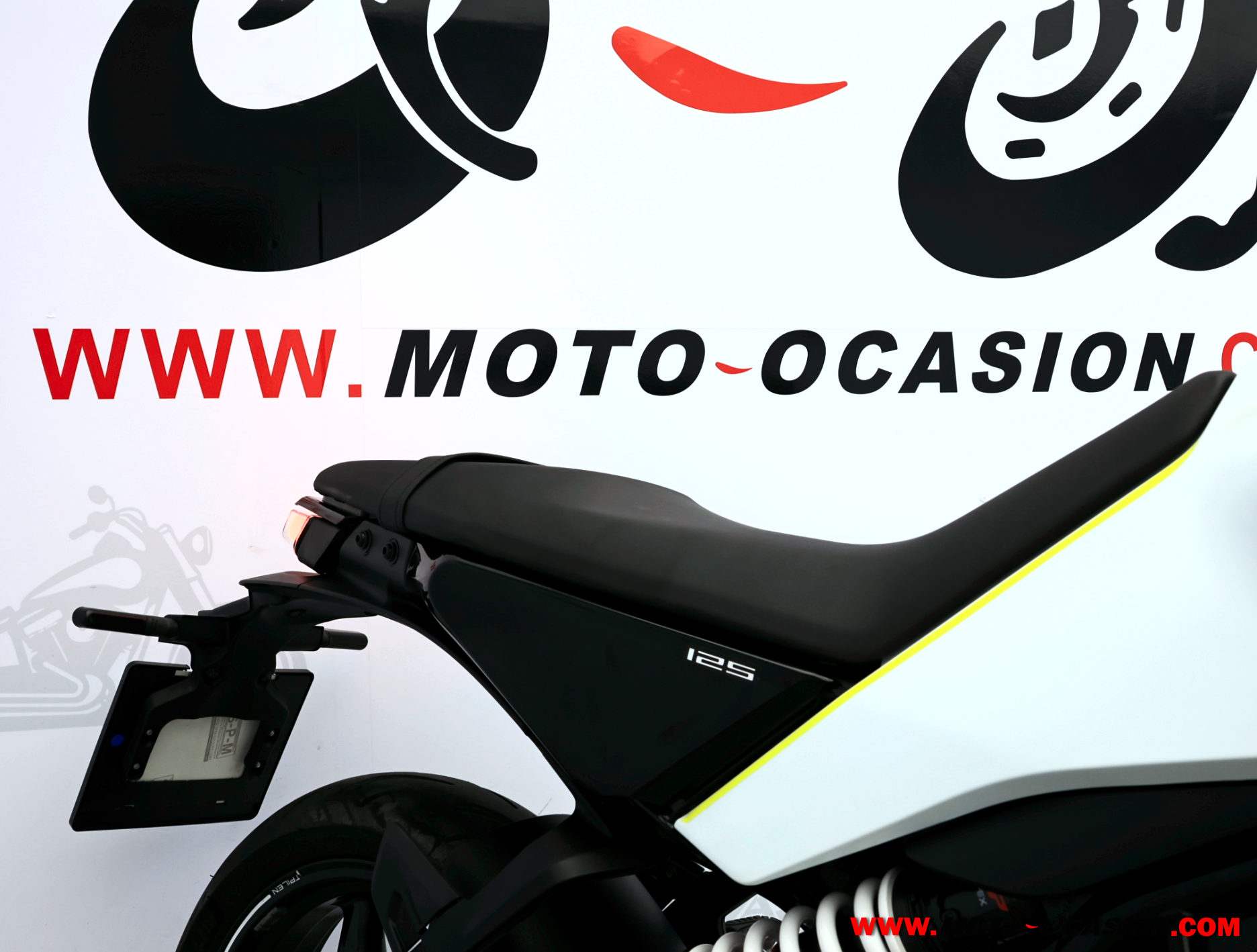 HUSQVARNA SVARTPILEN 125 -APTA B Y A1-