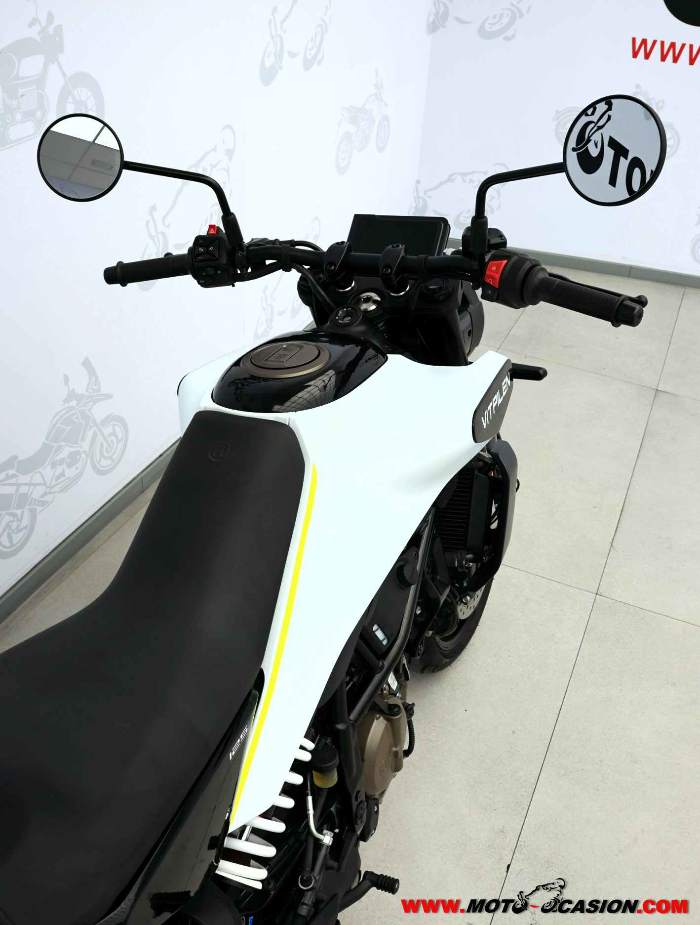 HUSQVARNA SVARTPILEN 125 -APTA B Y A1- (copia)