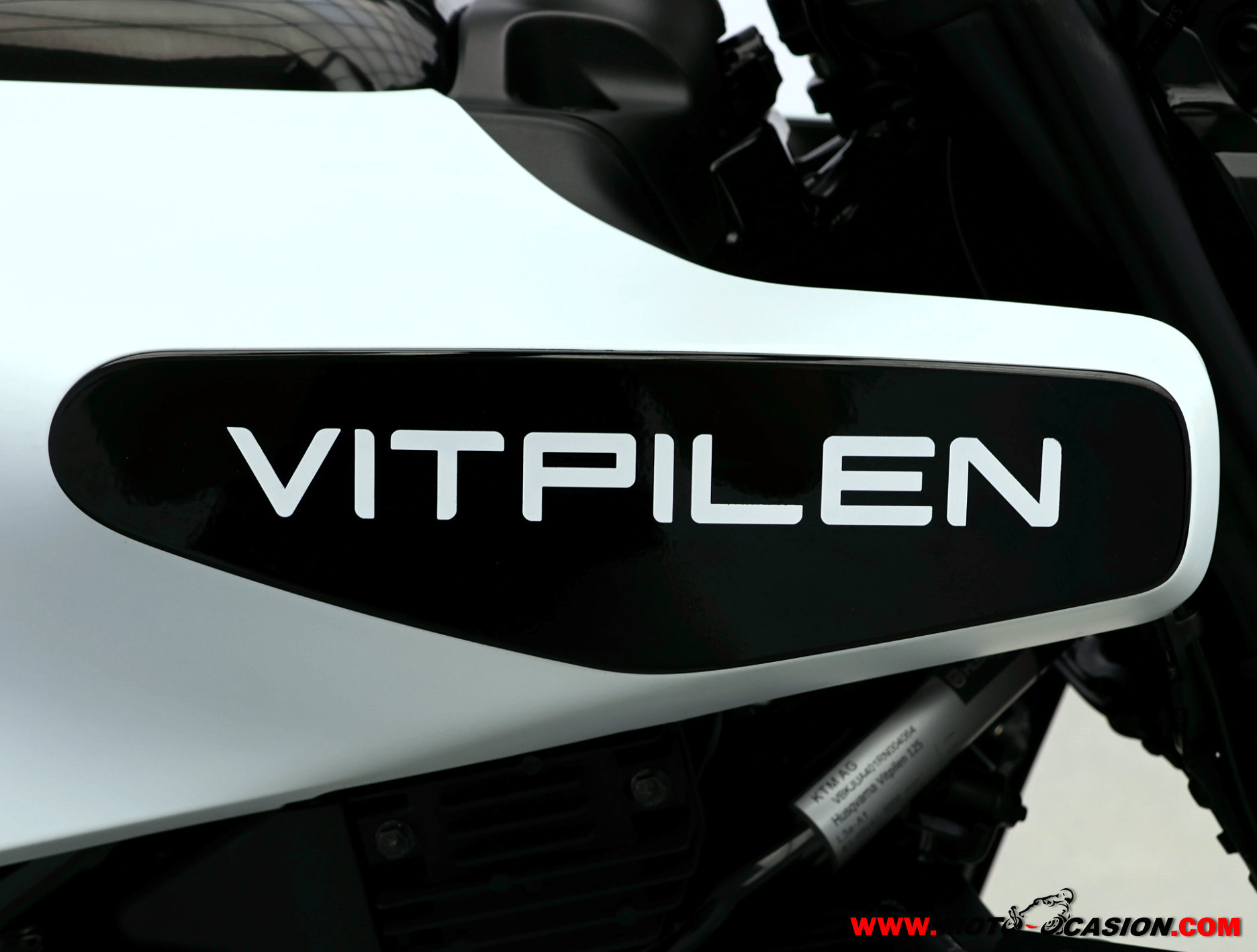 HUSQVARNA SVARTPILEN 125 -APTA B Y A1- (copia)