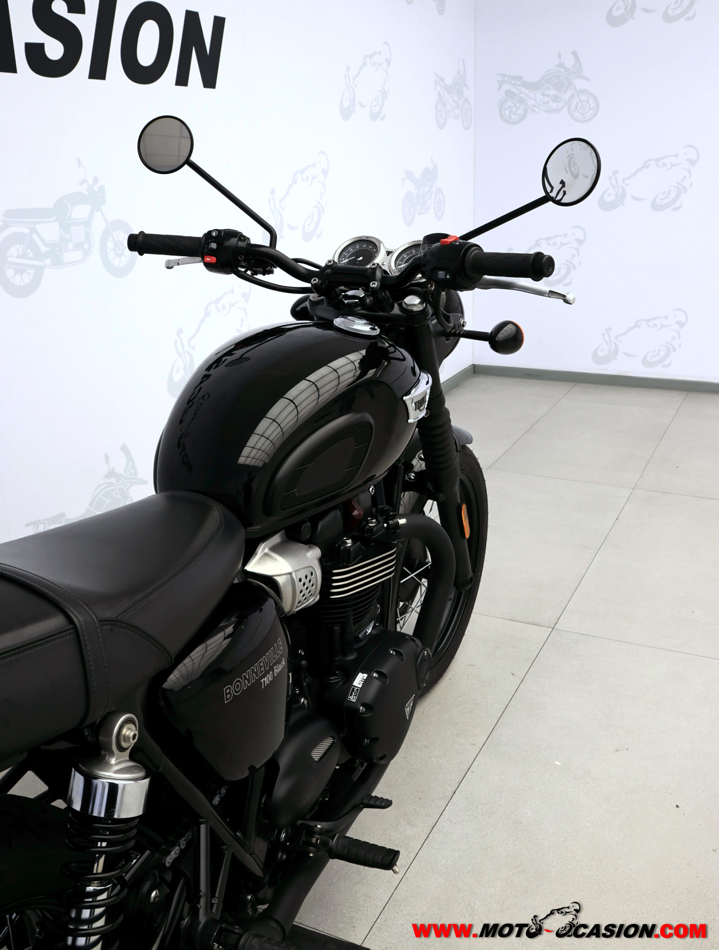 TRIUMPH BONNEVILLE T100 BLACK -A2-