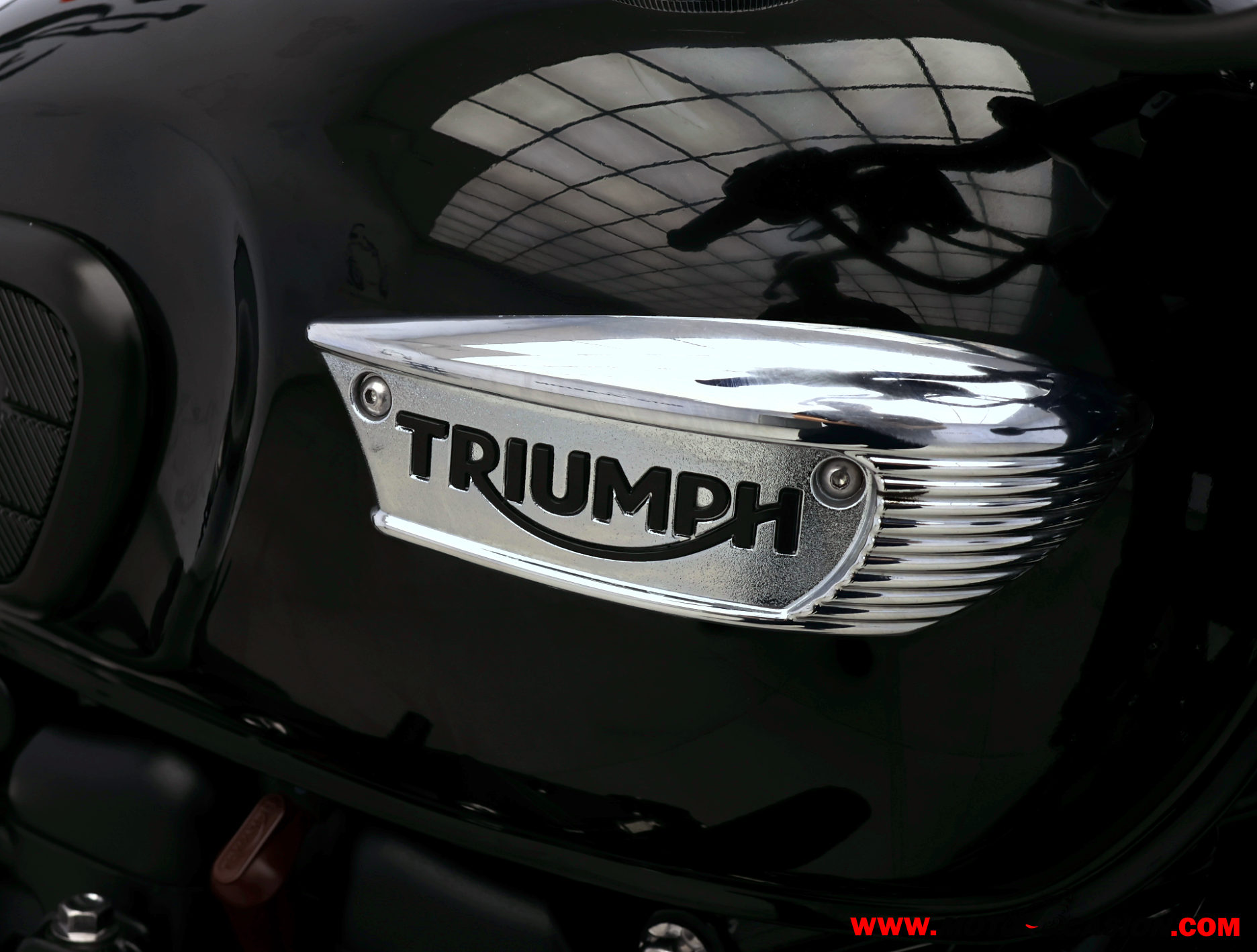 TRIUMPH BONNEVILLE T100 BLACK -A2-