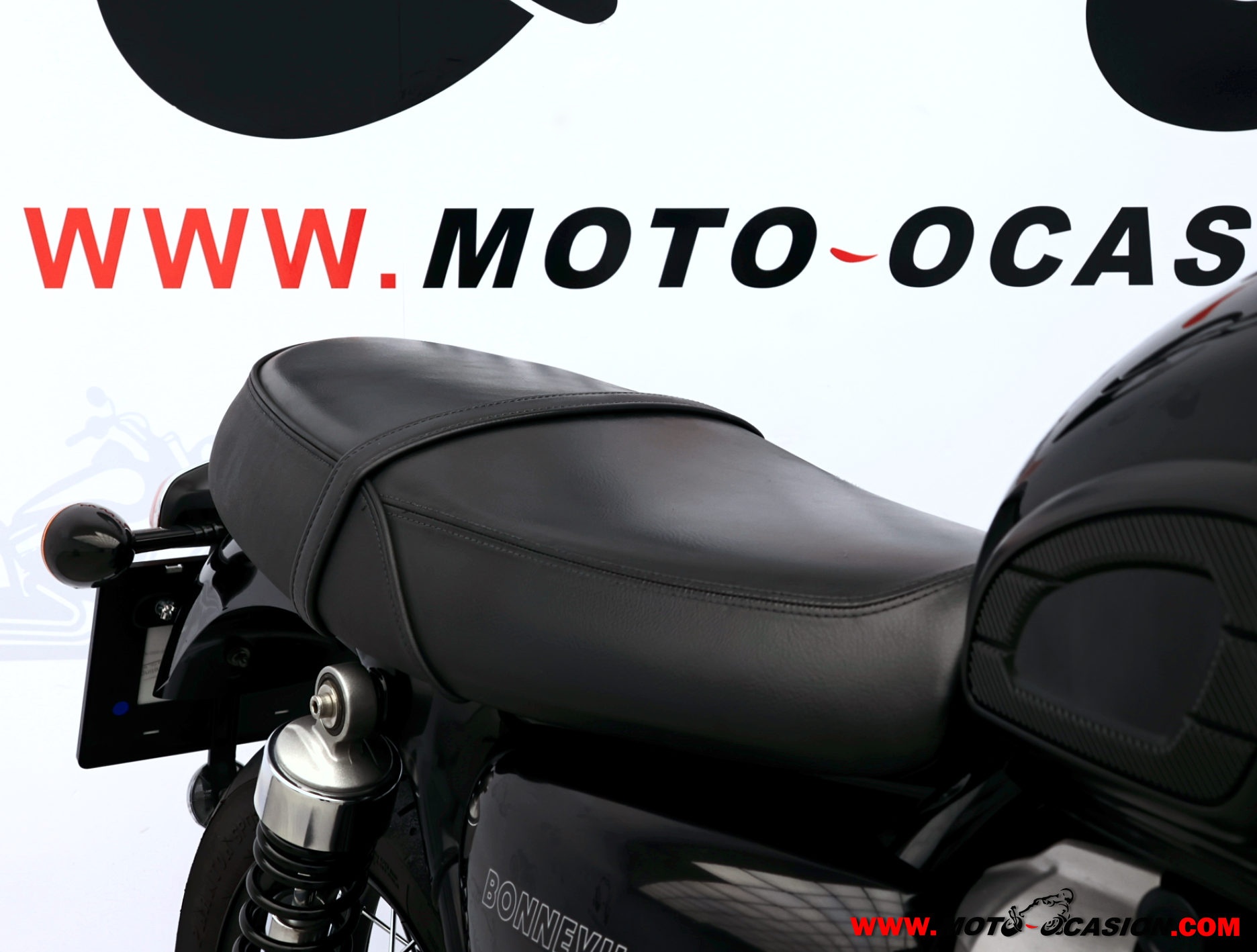 TRIUMPH BONNEVILLE T100 BLACK -A2-