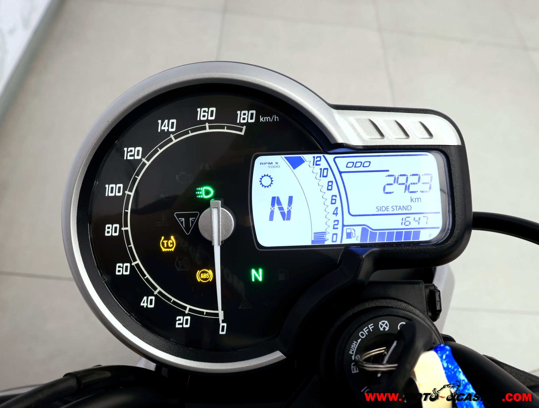 TRIUMPH SPEED 400 -APTA A2- GARANTÍA OFICIAL (copia)