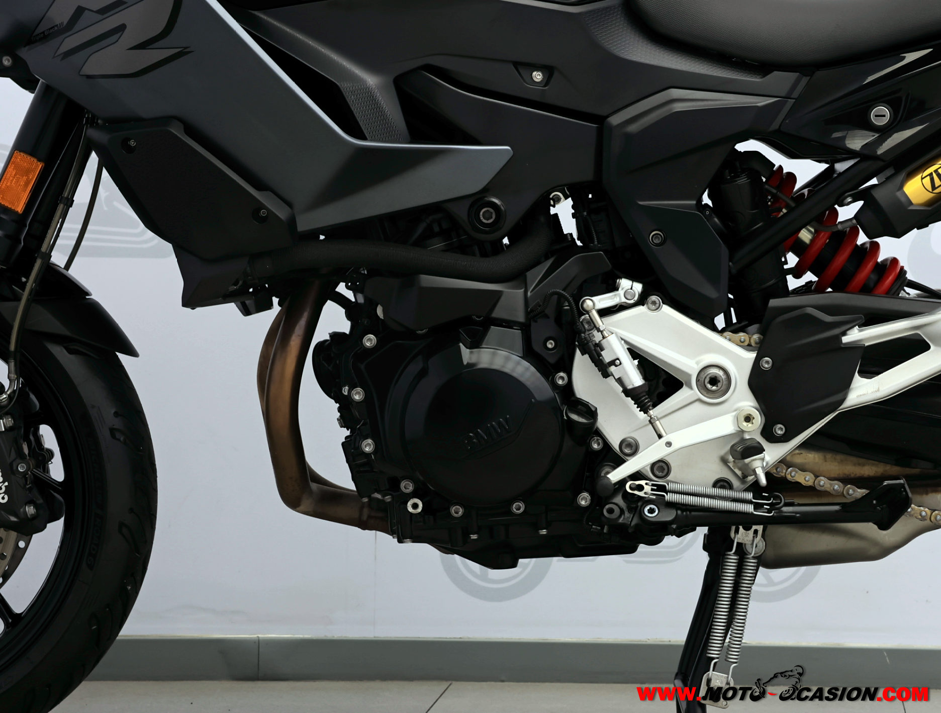 BMW F 900 XR TRIPLE BLACK