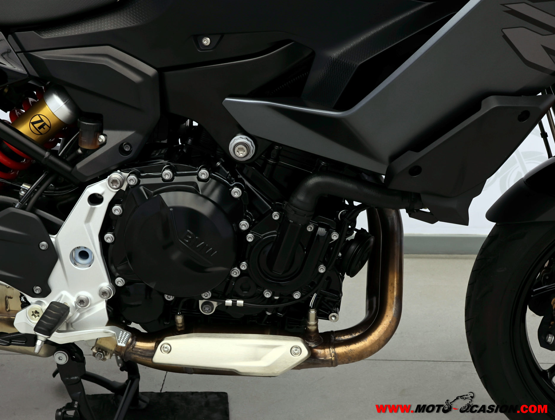 BMW F 900 XR TRIPLE BLACK (copia)