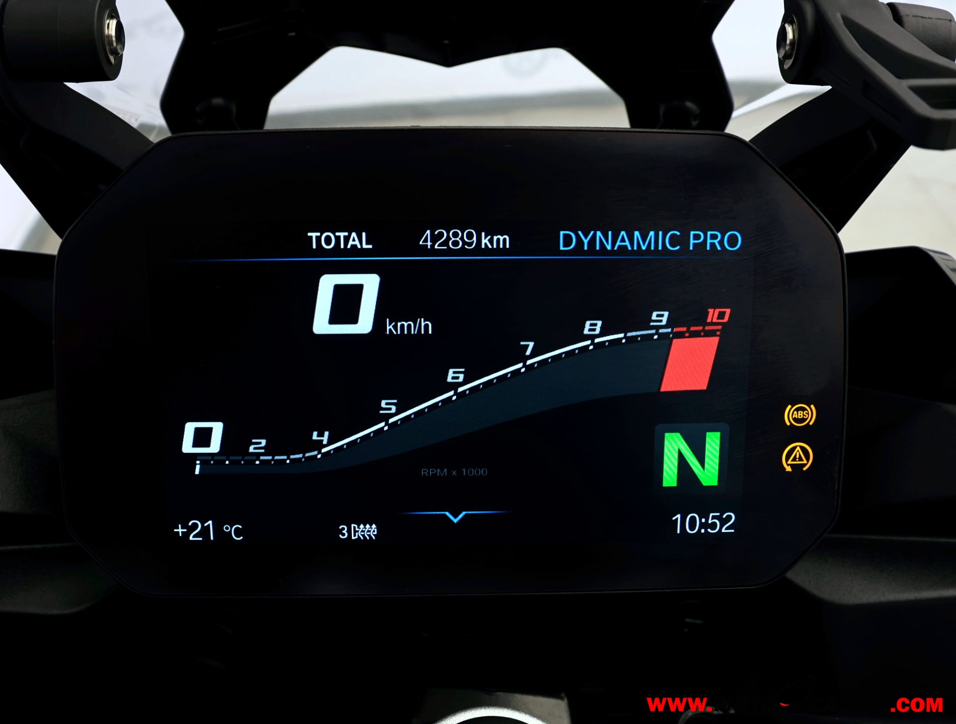 BMW F 900 XR TRIPLE BLACK (copia)