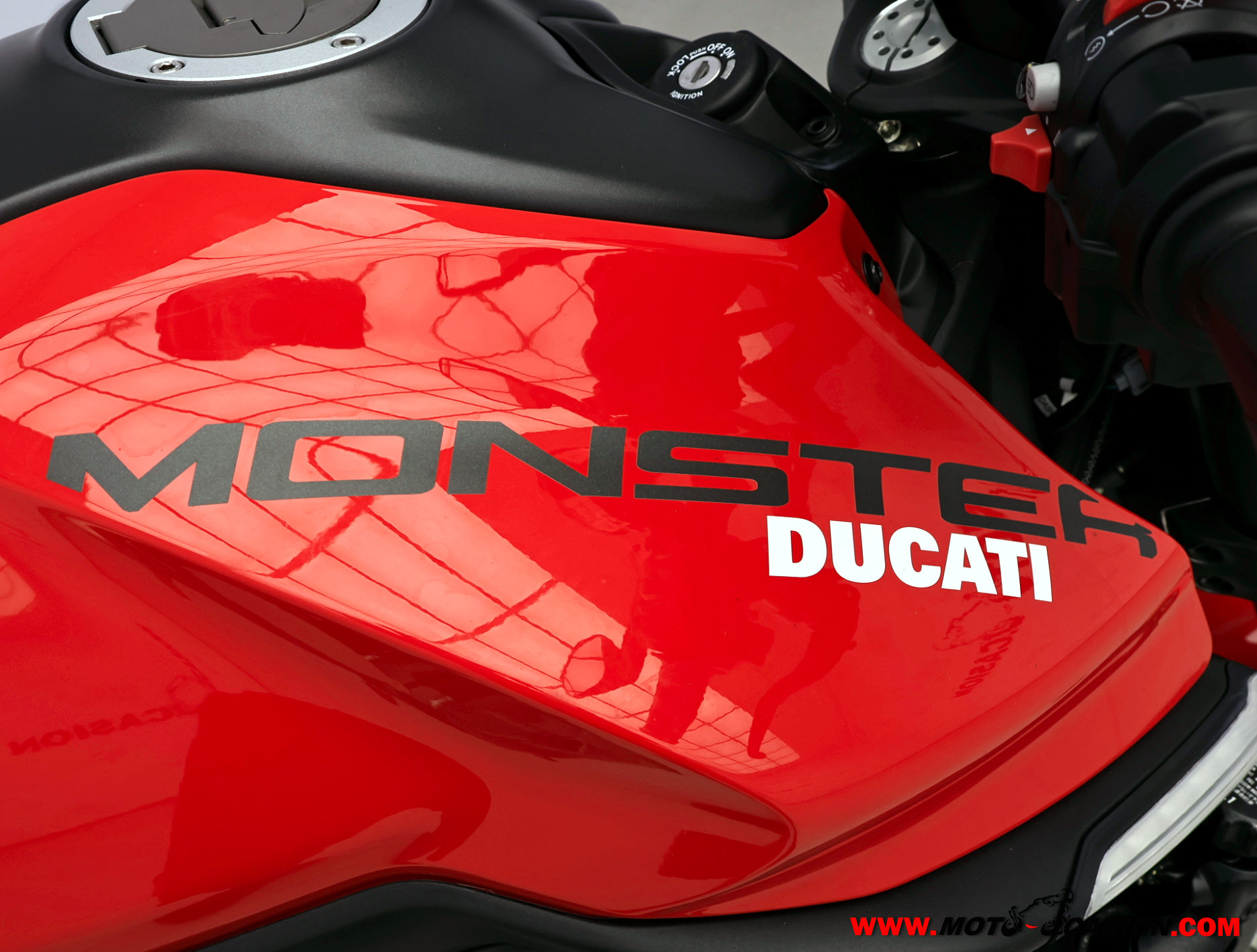 DUCATI MONSTER