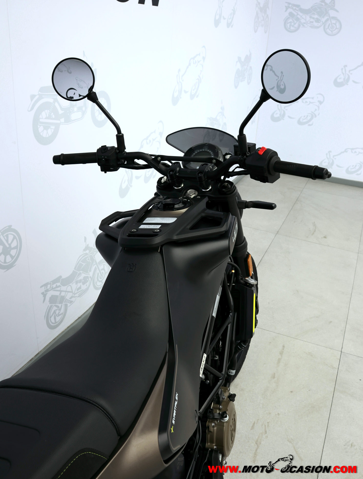 HUSQVARNA SVARTPILEN 125 -APTA A2-