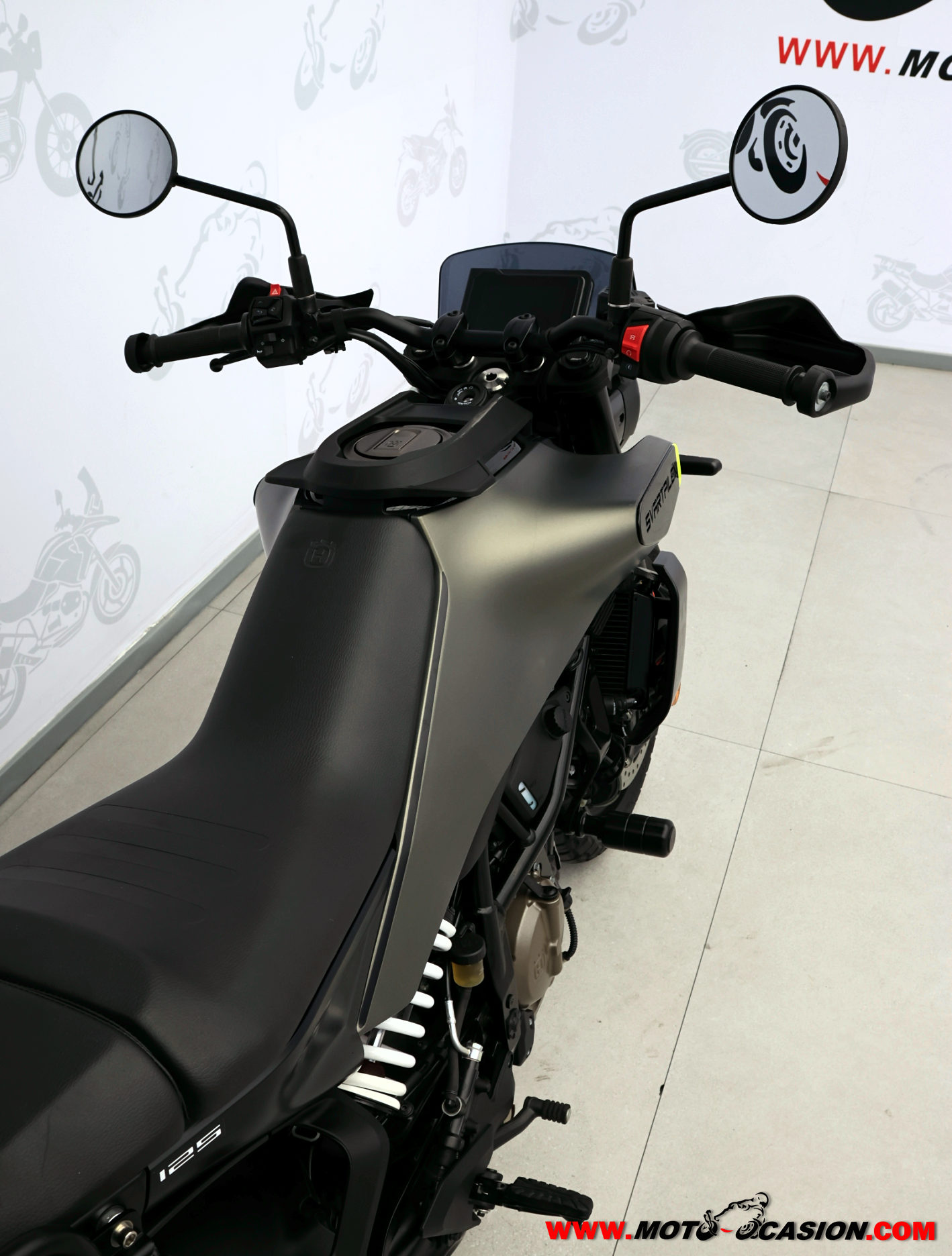 HUSQVARNA SVARTPILEN 125 -APTA B Y A1- GARANTÍA OFICIAL