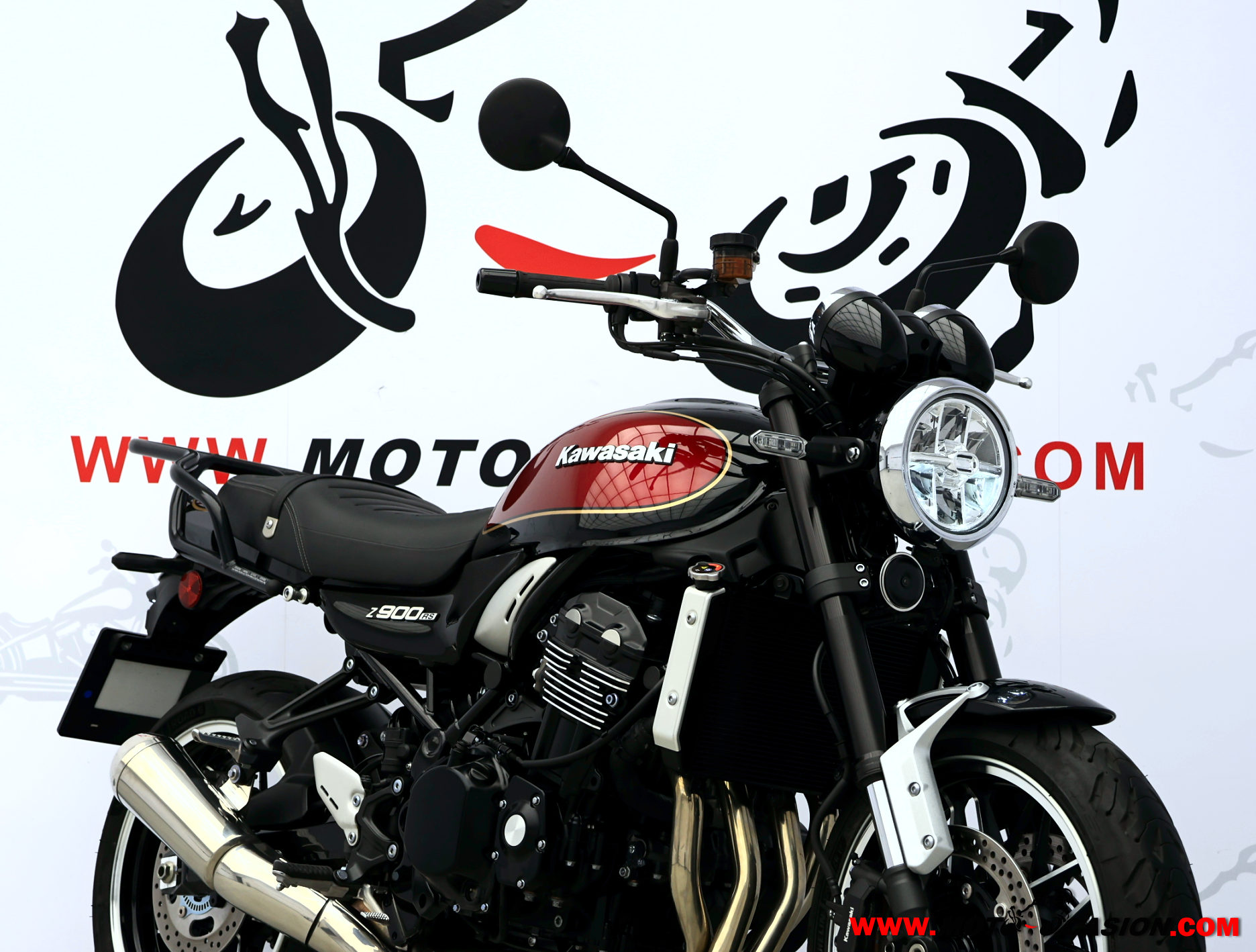 KAWASAKI Z 900 RS (copia)