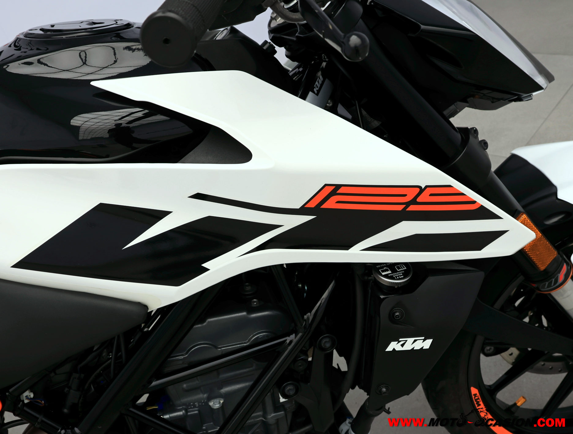 KTM 125 DUKE -APTA B Y A1-
