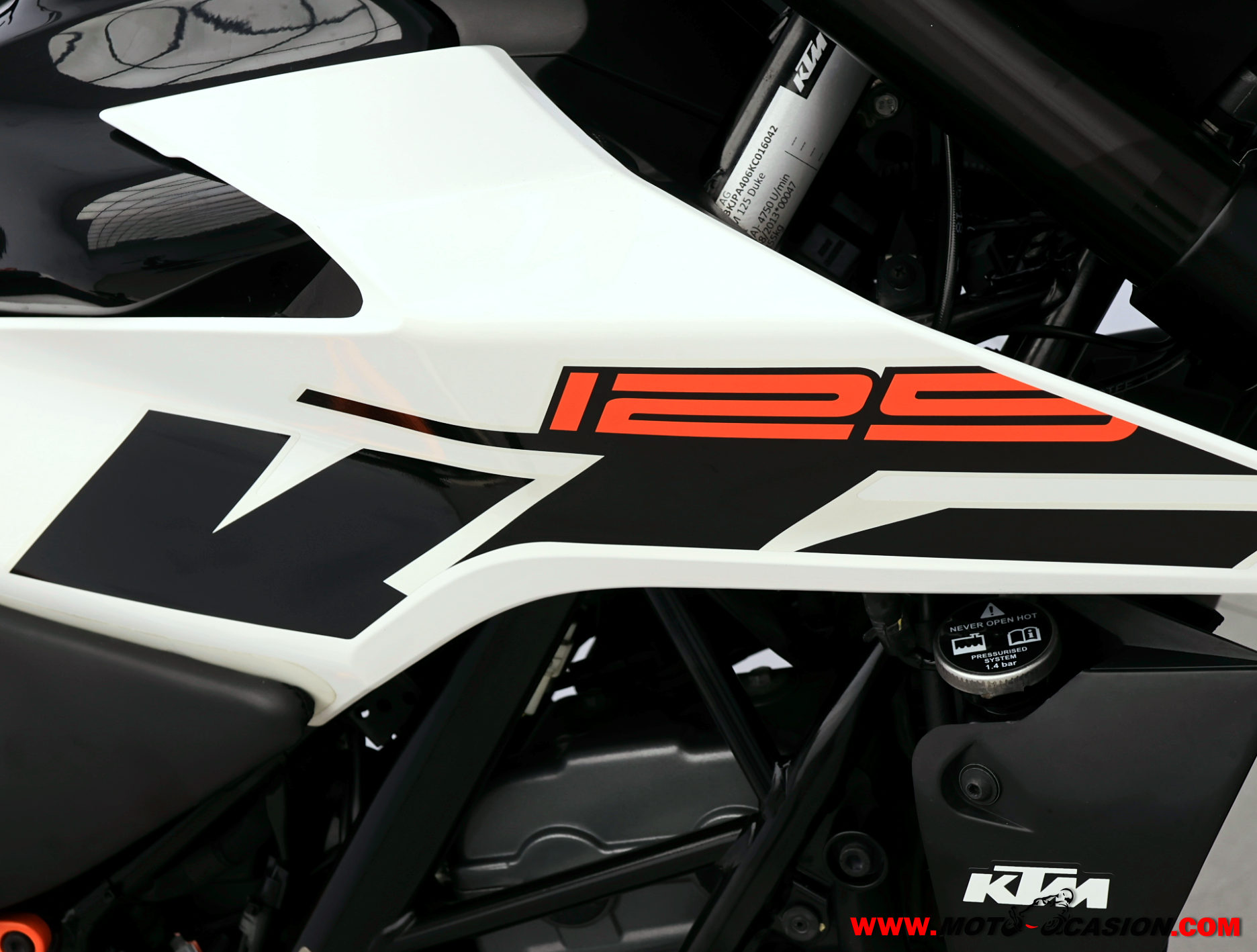 KTM 125 DUKE -APTA B Y A1-