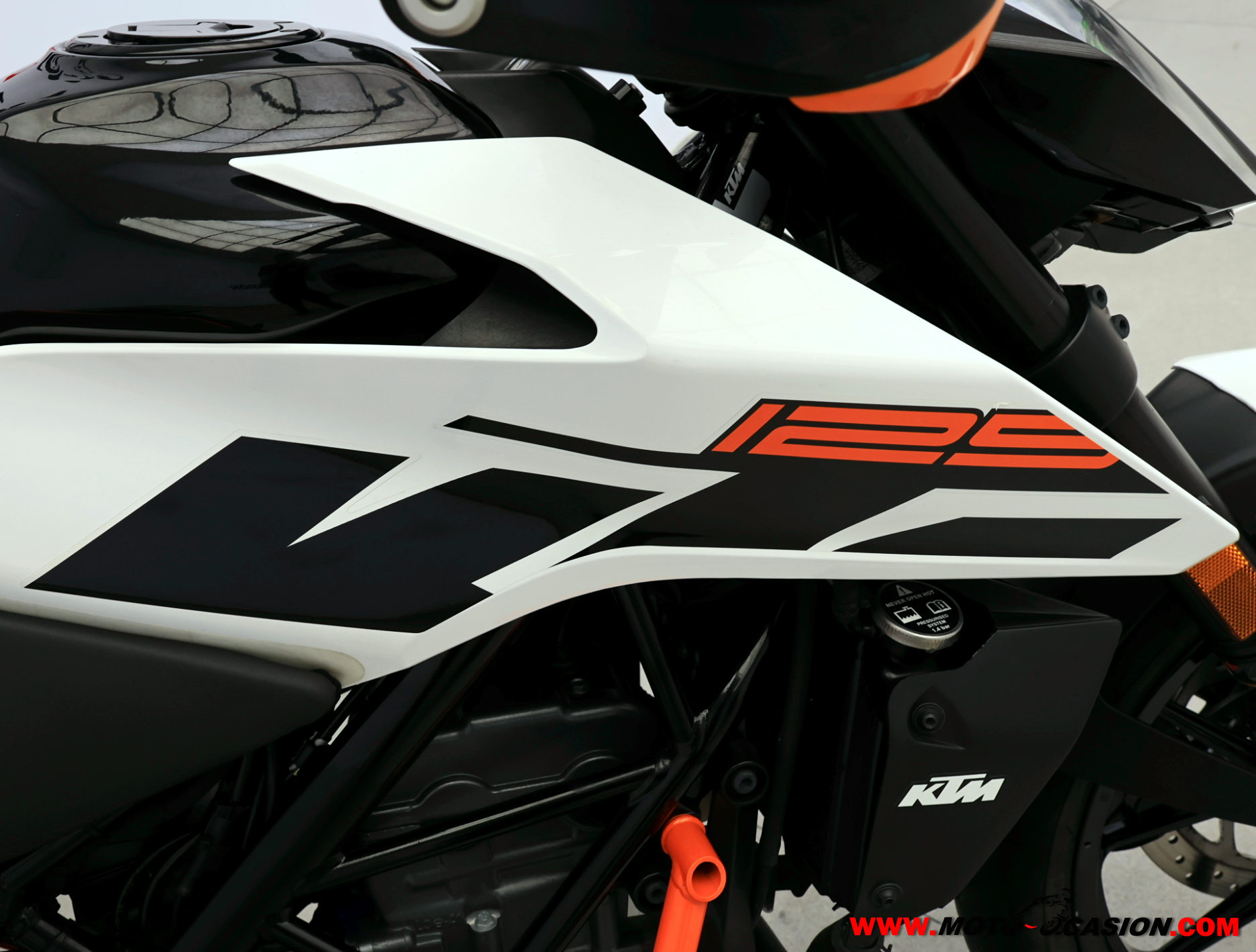 KTM 125 DUKE -APTA B y A1-