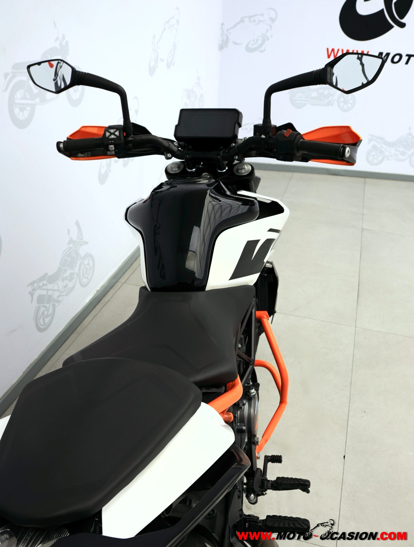 KTM 125 DUKE -APTA B y A1- (copia)