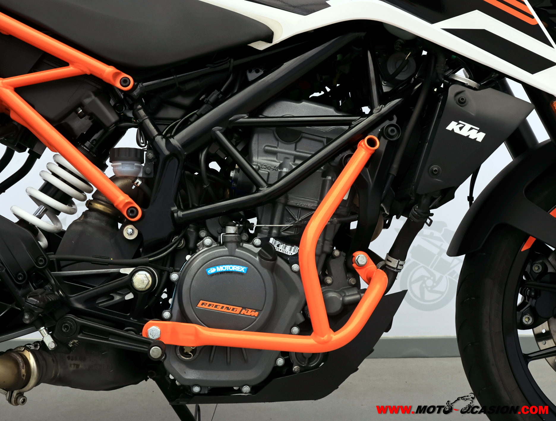 KTM 125 DUKE -APTA B y A1- (copia)