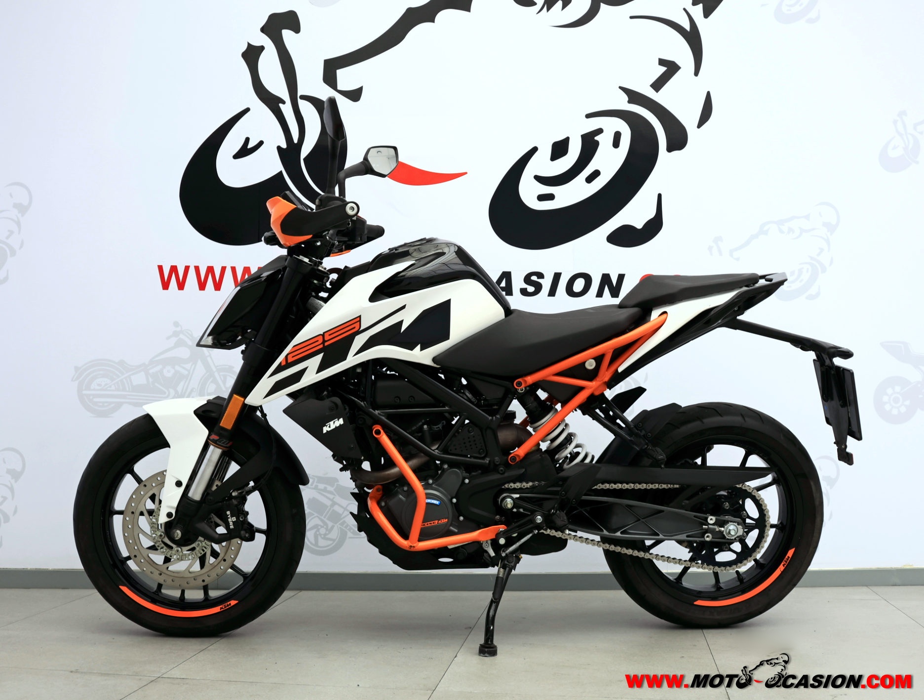KTM 125 DUKE -APTA B y A1- (copia)