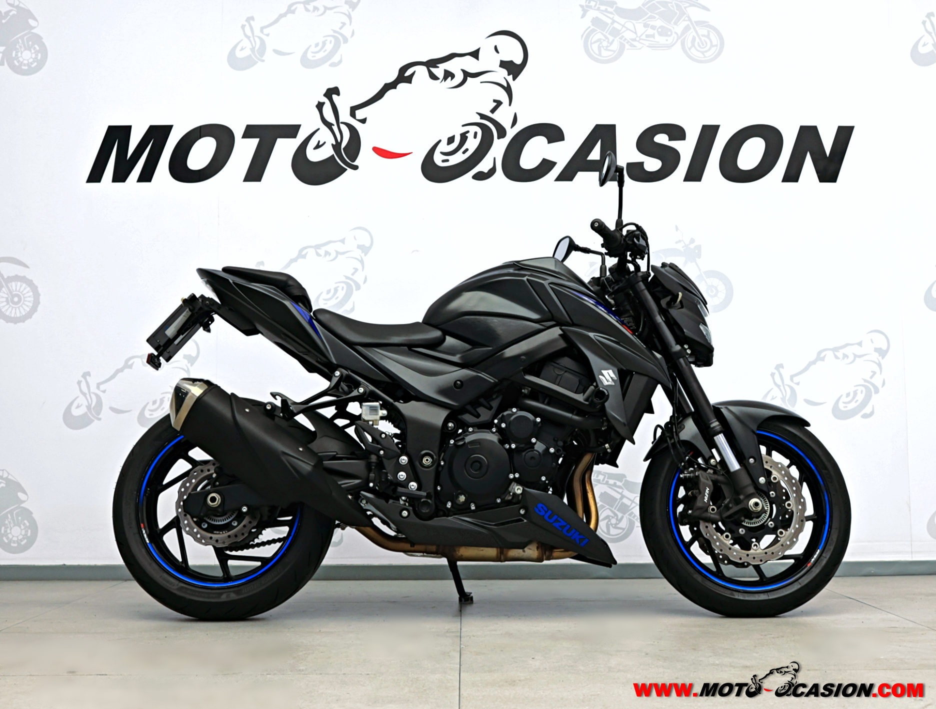 SUZUKI GSR 750 (copia)