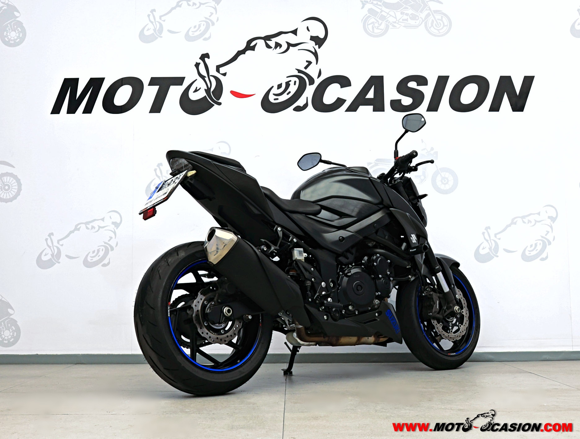 SUZUKI GSR 750 (copia)
