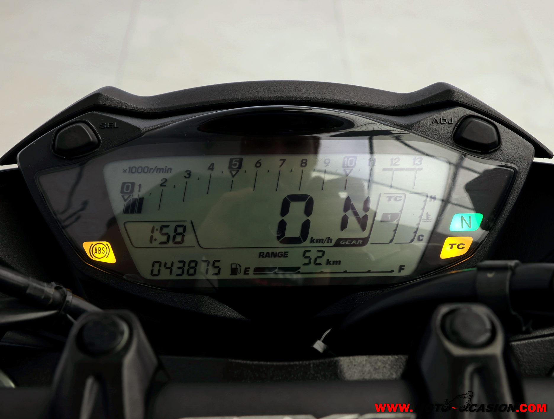 SUZUKI GSR 750 (copia)