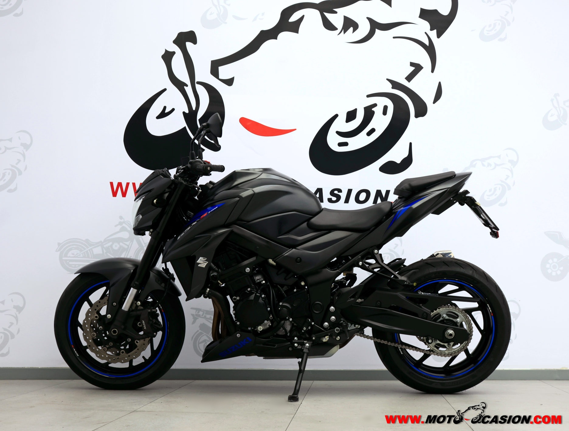 SUZUKI GSR 750 (copia)