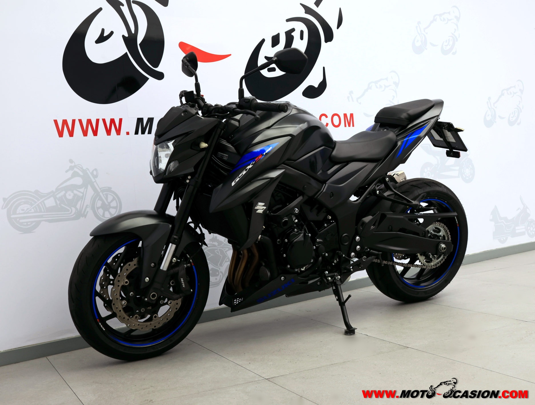 SUZUKI GSR 750 (copia)