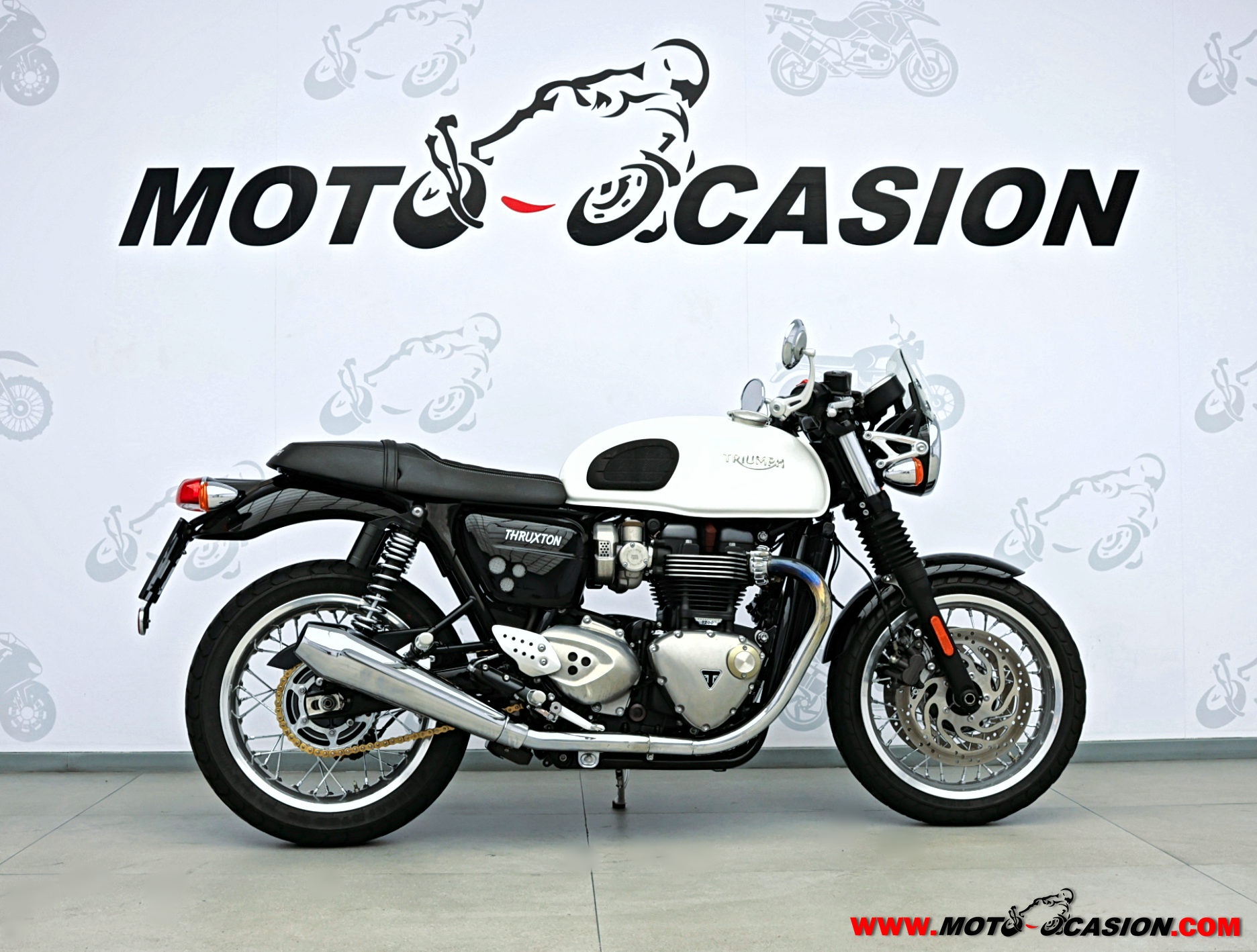 TRIUMPH BONNEVILLE BOBBER (copia)