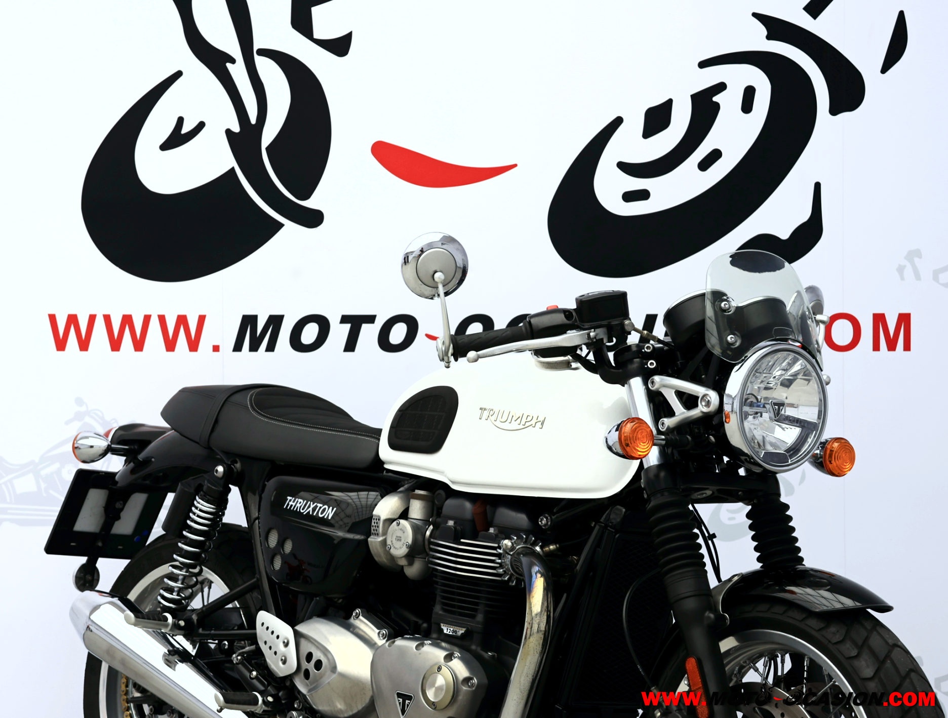 TRIUMPH BONNEVILLE BOBBER (copia)