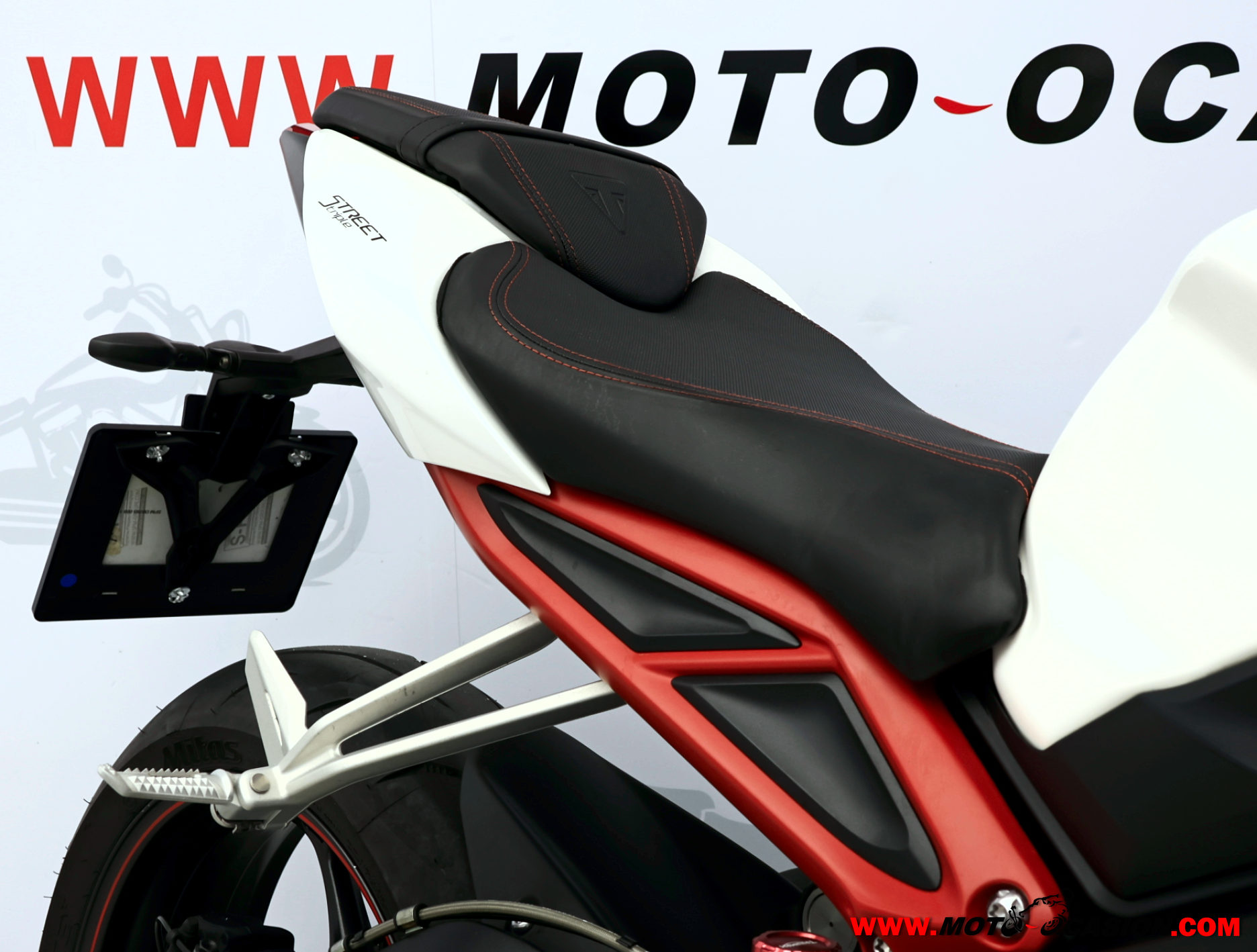 TRIUMPH STREET TRIPLE 765 R