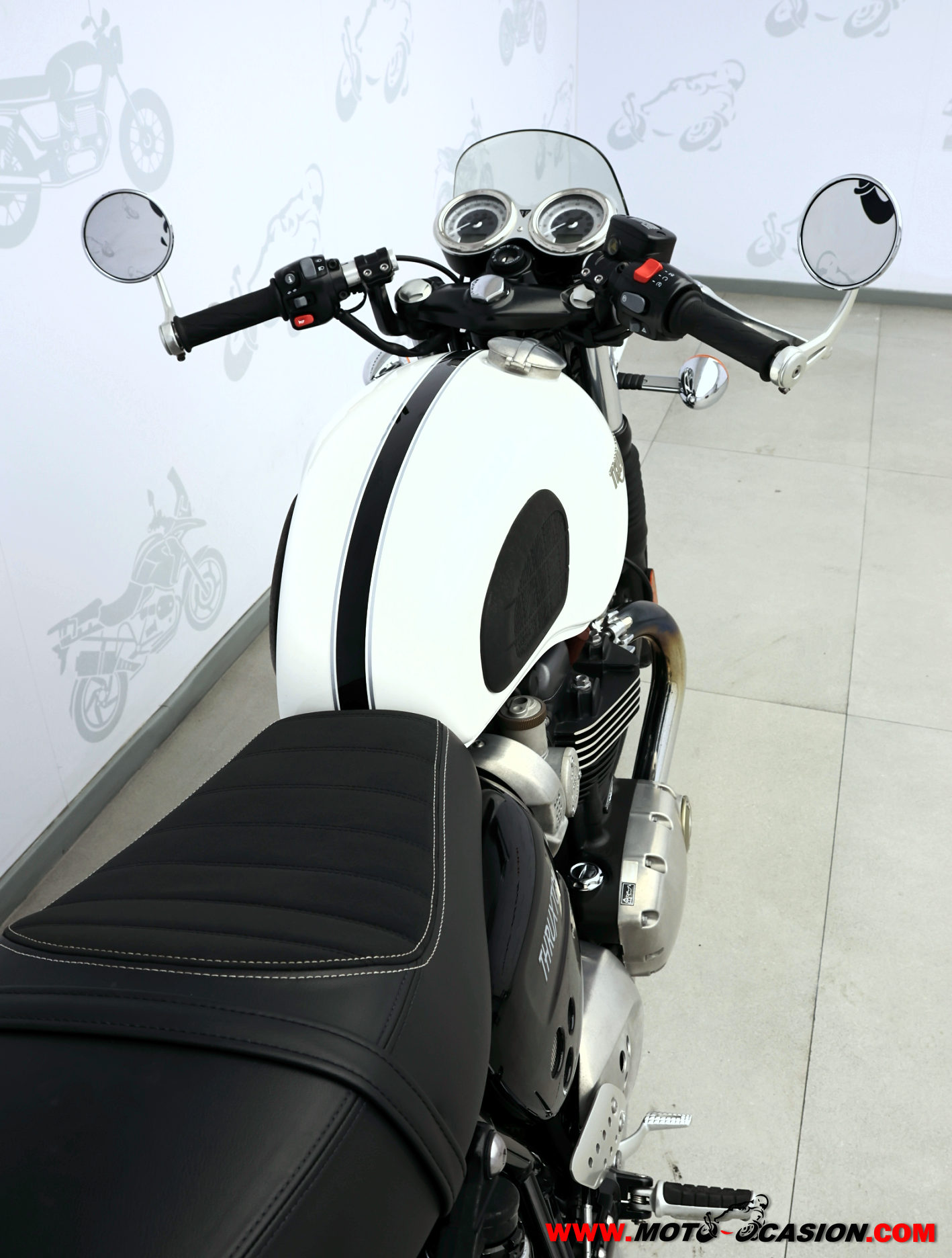 TRIUMPH THRUXTON 1200